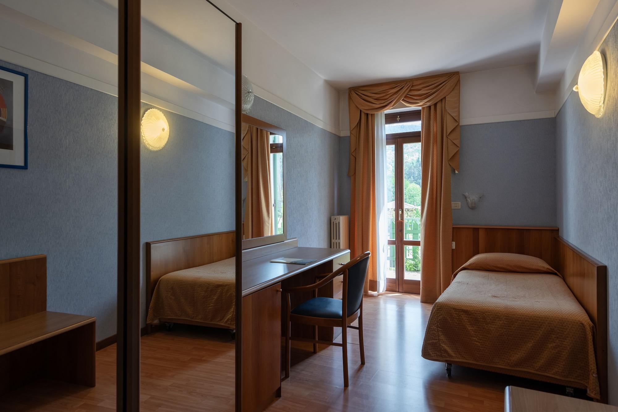 Park Hotel Jolanda Сан-Дзено-ді-Монтанья Екстер'єр фото