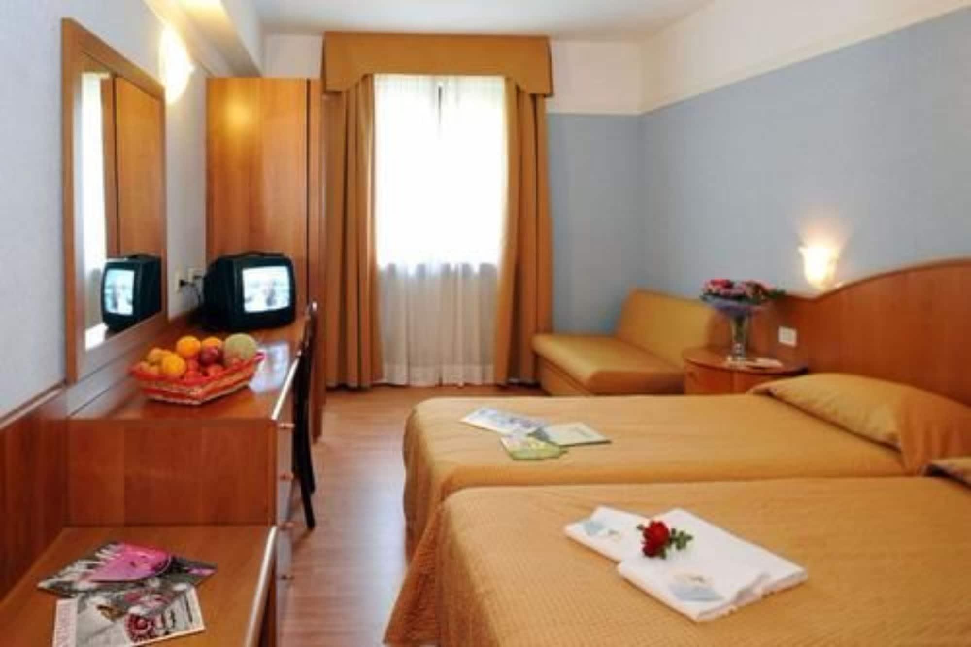 Park Hotel Jolanda Сан-Дзено-ді-Монтанья Екстер'єр фото