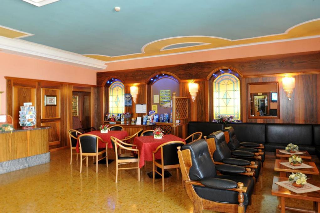Park Hotel Jolanda Сан-Дзено-ді-Монтанья Екстер'єр фото