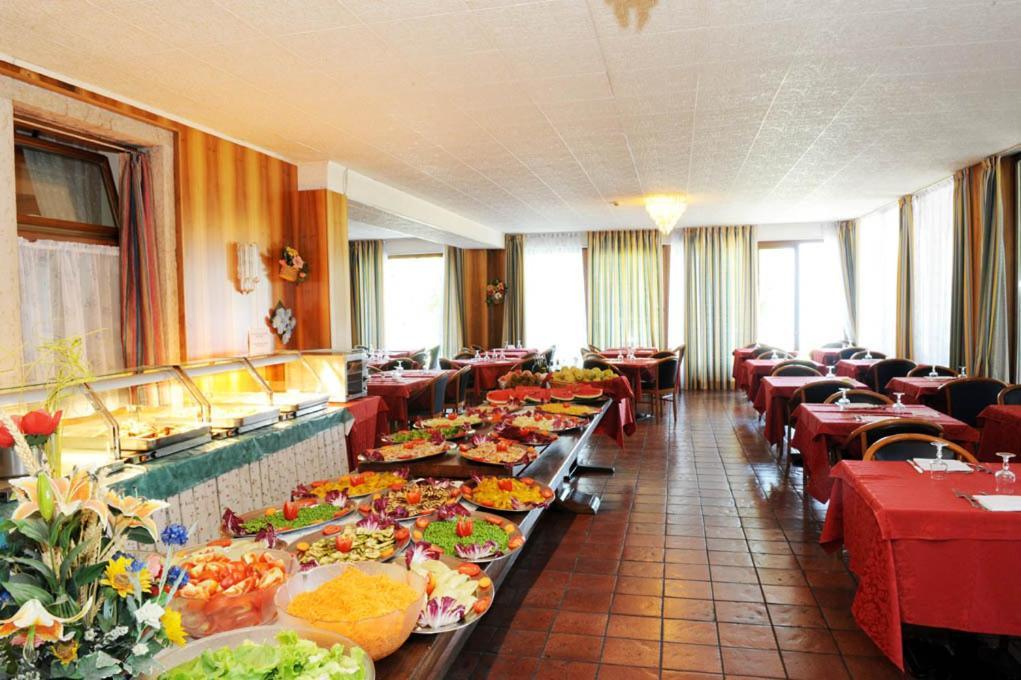 Park Hotel Jolanda Сан-Дзено-ді-Монтанья Екстер'єр фото