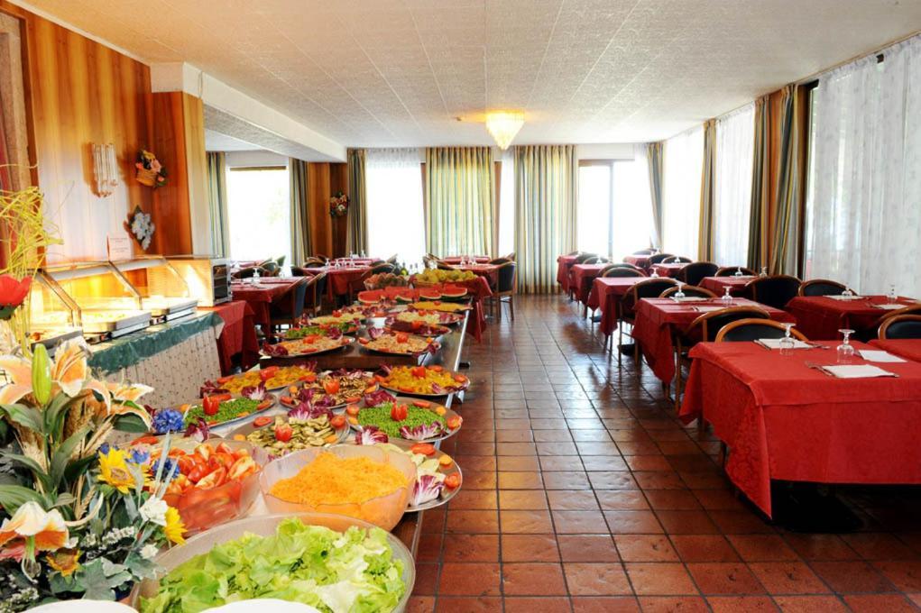 Park Hotel Jolanda Сан-Дзено-ді-Монтанья Екстер'єр фото
