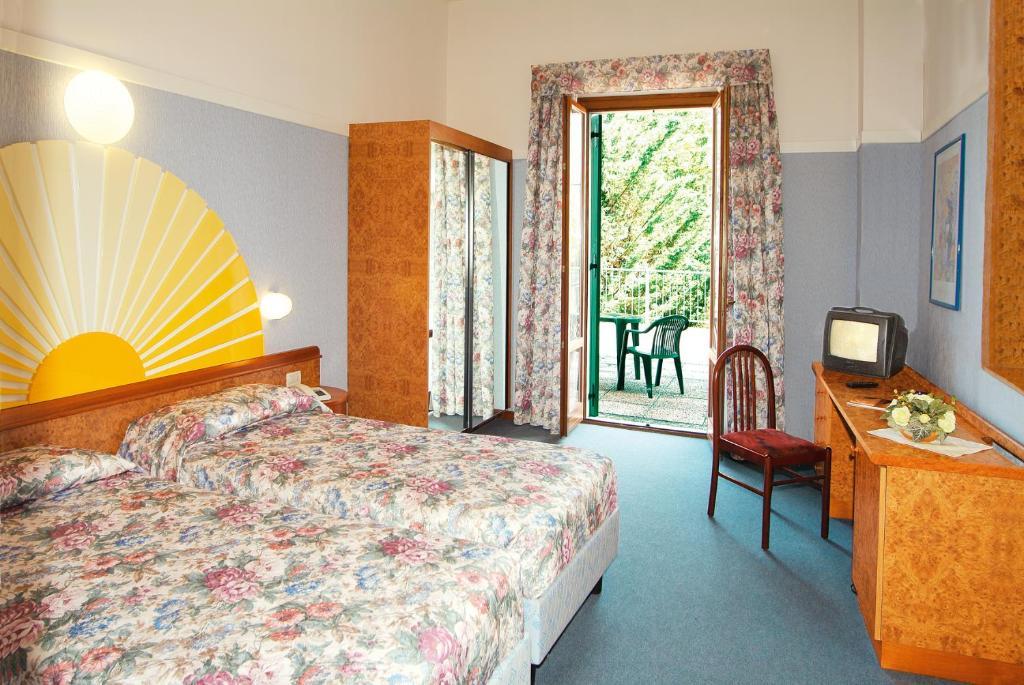 Park Hotel Jolanda Сан-Дзено-ді-Монтанья Екстер'єр фото