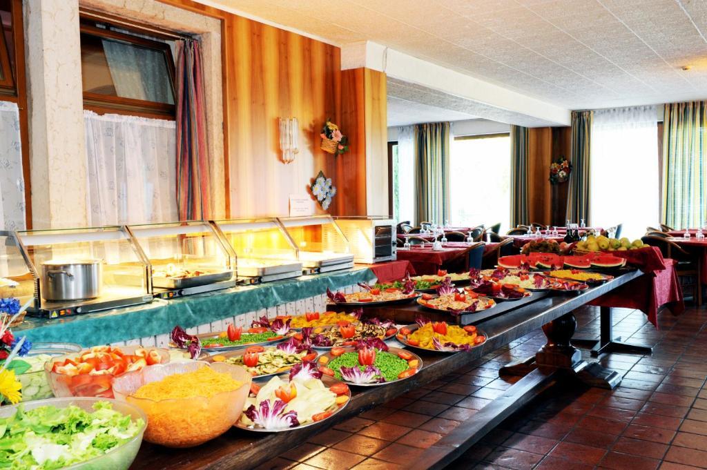 Park Hotel Jolanda Сан-Дзено-ді-Монтанья Екстер'єр фото
