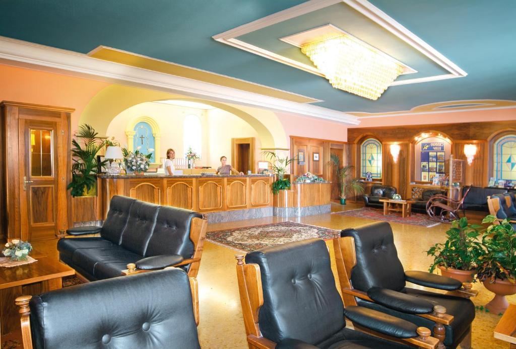 Park Hotel Jolanda Сан-Дзено-ді-Монтанья Екстер'єр фото
