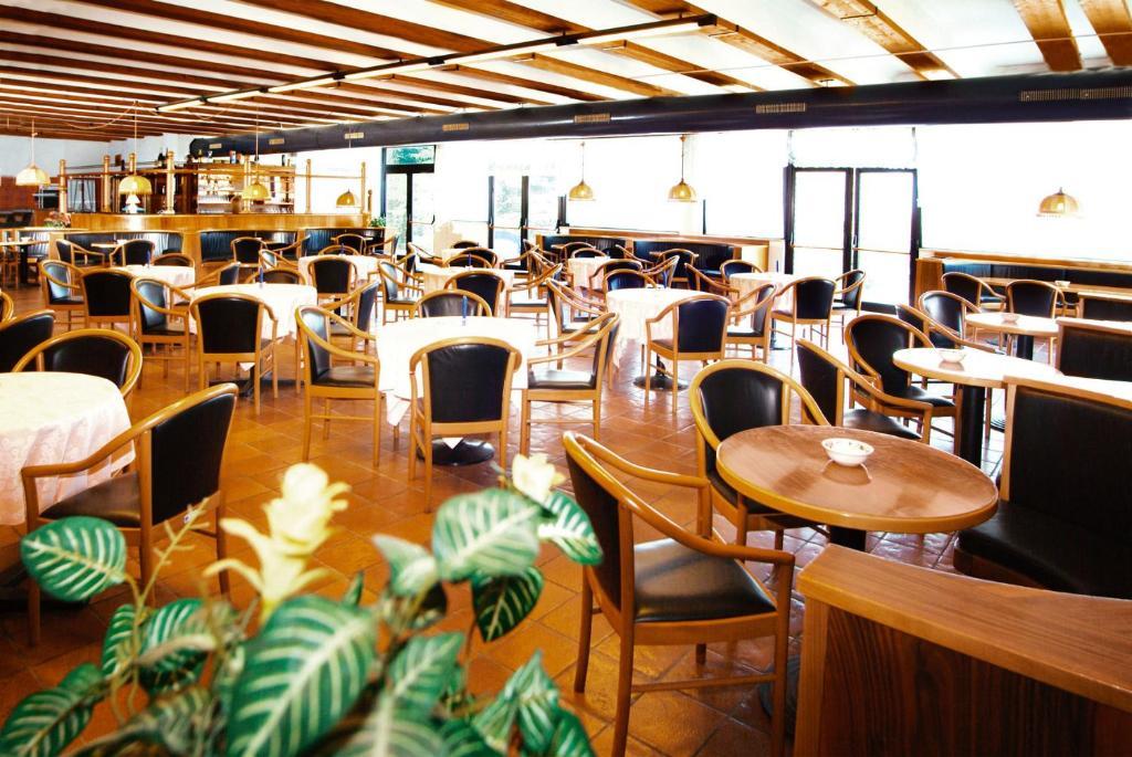 Park Hotel Jolanda Сан-Дзено-ді-Монтанья Екстер'єр фото